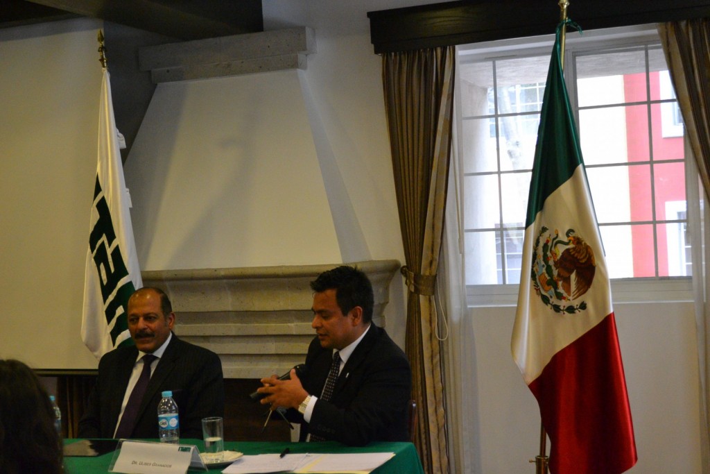 El Excmo. Embajador Sujan R. Chinoy y el Dr. Ulises Granados